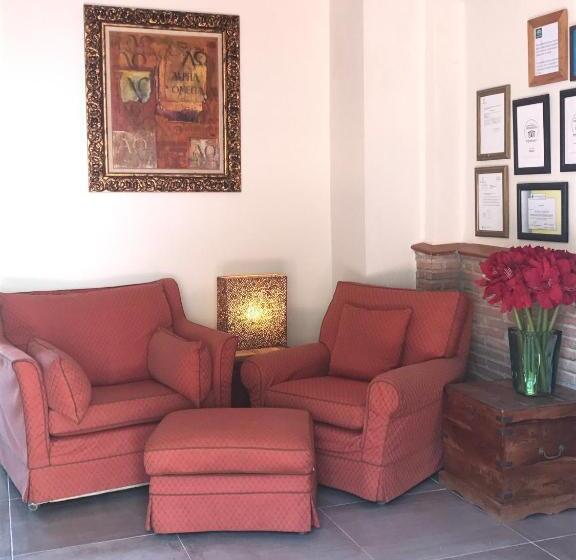 فندق Hostal Avalon