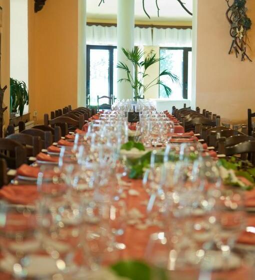 호텔 Hostal Ayestaran I