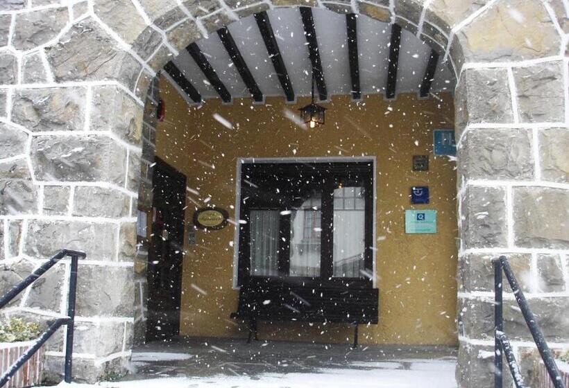 호텔 Hostal Ayestaran Ii