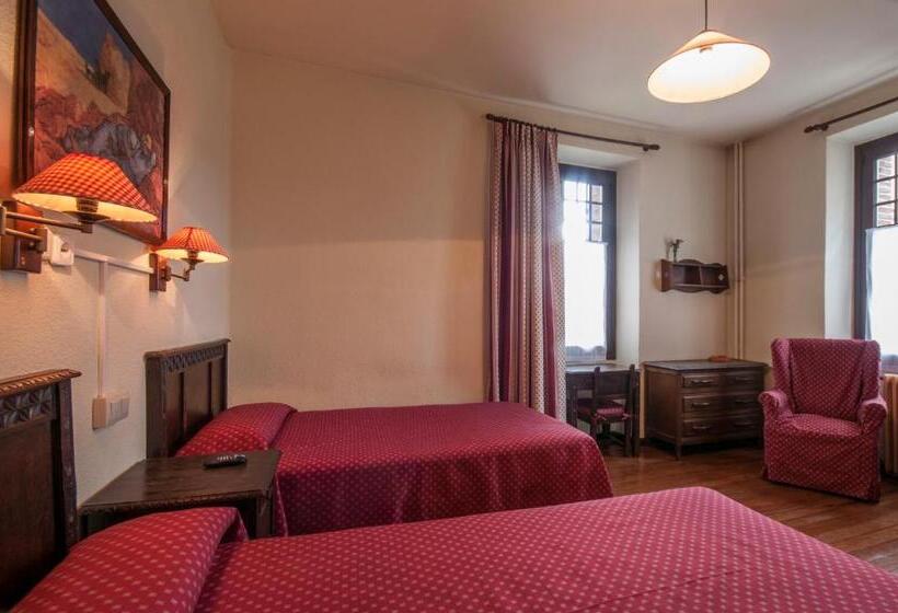 호텔 Hostal Ayestaran Ii