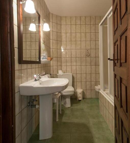 호텔 Hostal Ayestaran Ii