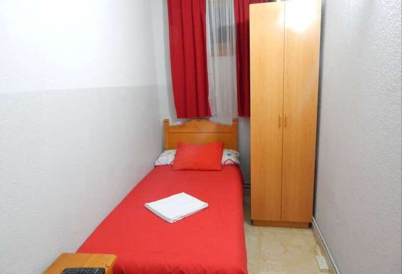هتل Hostal El Peine