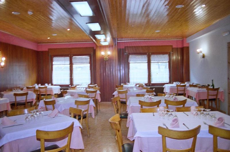 هتل Hostal Fondevila