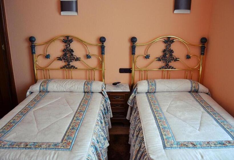 Hotel Hostal La Corte