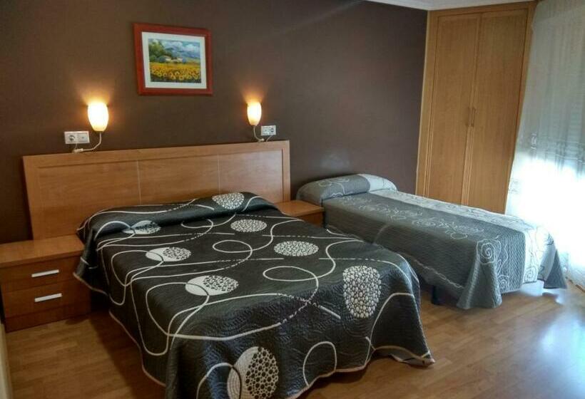هتل Hostal Lido