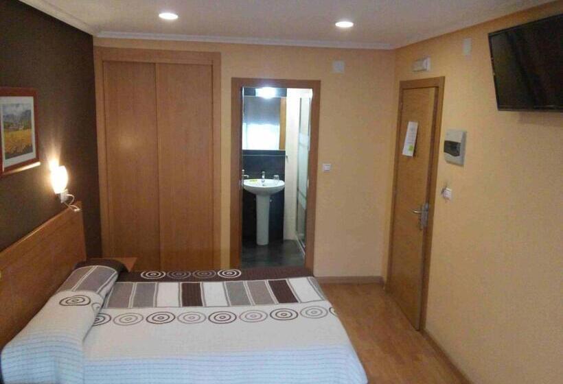 هتل Hostal Lido