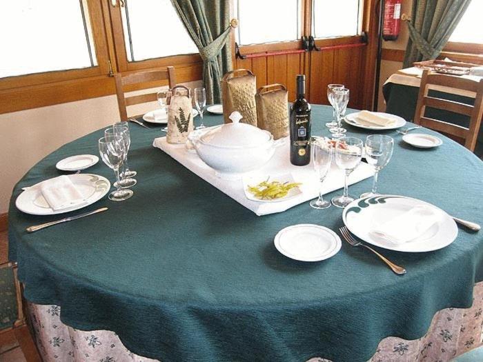Отель Hostal Lorentxo