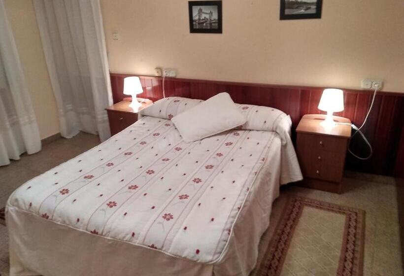 هتل Hostal Mayo