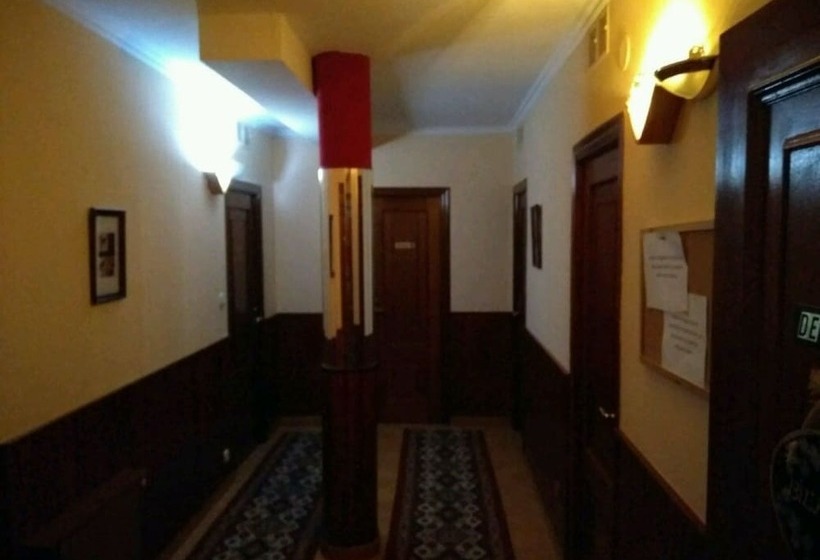 هتل Hostal Mayo
