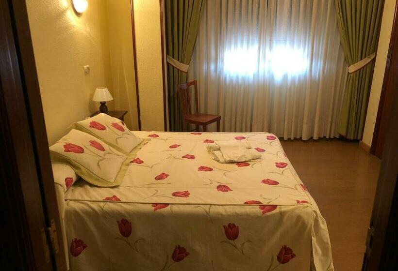 ペンション Hostal El Escudo