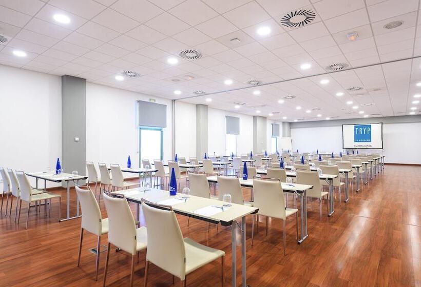 فندق Guadalajara & Conference Center Affiliated by Melia