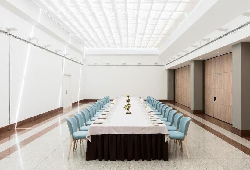 فندق Guadalajara & Conference Center Affiliated by Melia