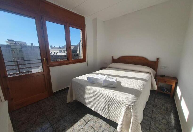 هتل Hostal Apolo Xi
