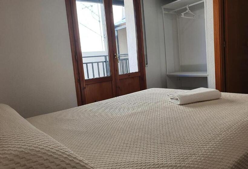 هتل Hostal Apolo Xi