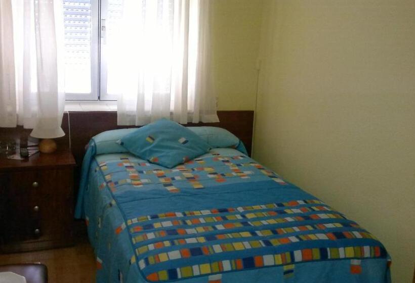 هتل Hostal Residencia Delfin