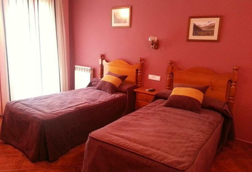 فندق Hostal Restaurante Asador Pañart