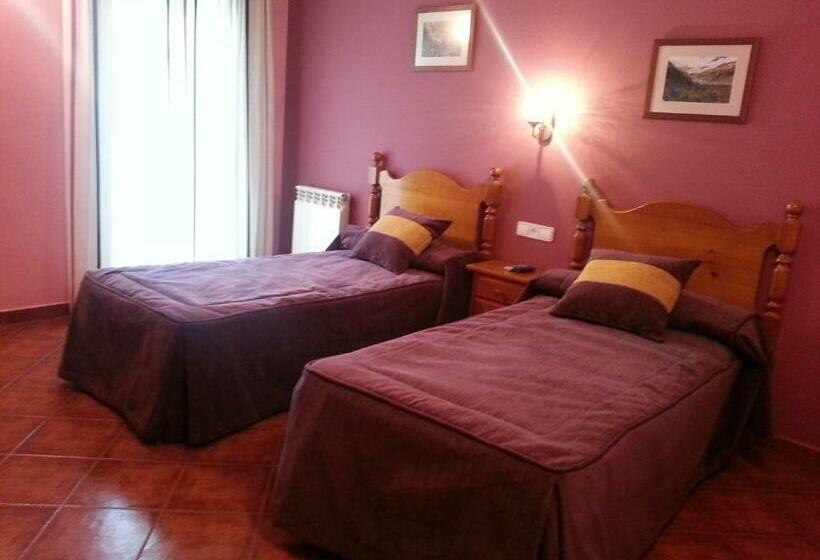 فندق Hostal Restaurante Asador Pañart