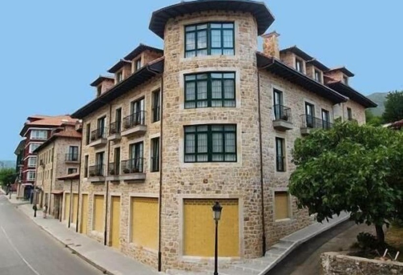 ホテル Apartamentos Villa De Cabrales