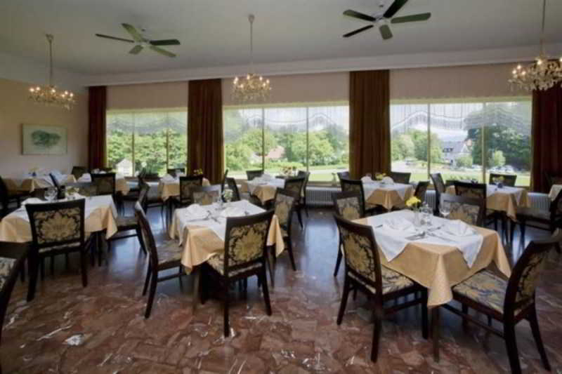 בית מלון כפרי Ambassador