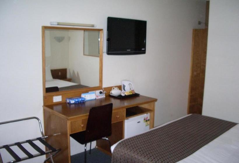 בית מלון כפרי Aviators Lodge