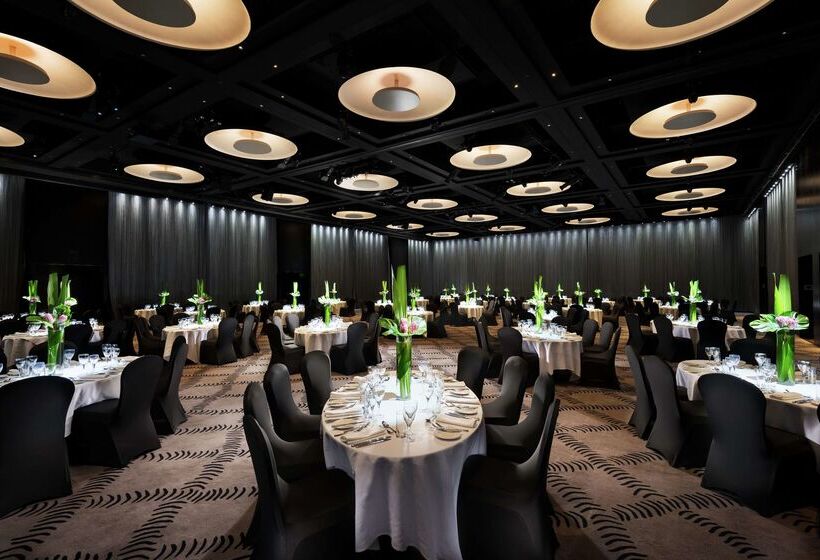 هتل Hilton Adelaide