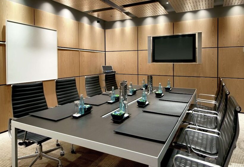 هتل Hilton Adelaide