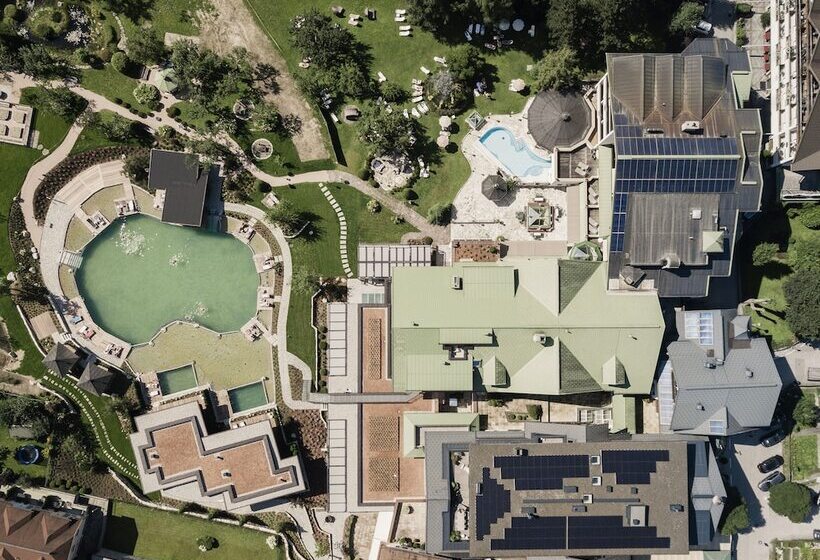 فندق Neuhaus Zillertal Resort