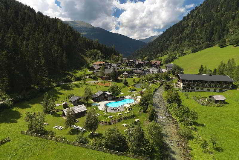 Fotos del hotel Hoteldorf Grüner Baum:  8