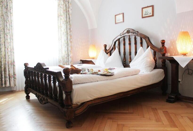 Stadthotel Restaurant Auerhahn