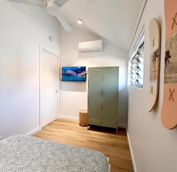 Glen Eden Beach Resort