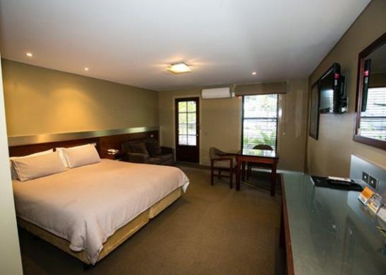 호텔 Motor Inn Suites