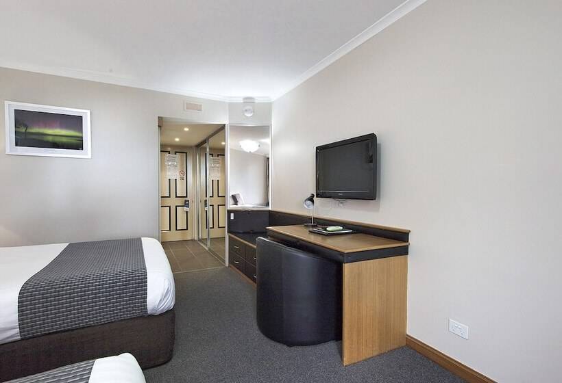 هتل Commodore Regent