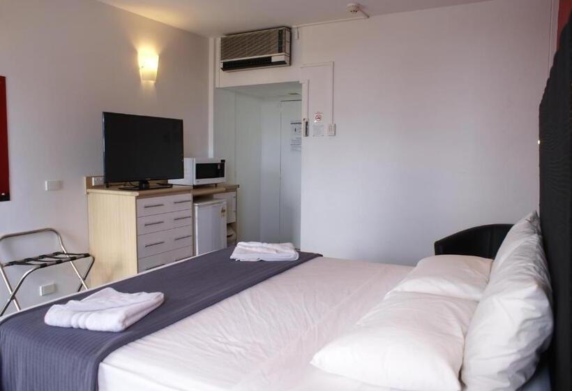 هتل Darwin Poinciana Inn