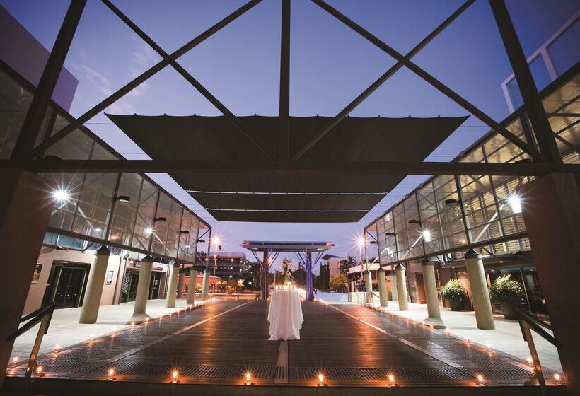 هتل Doubletree By Hilton Darwin Esplanade