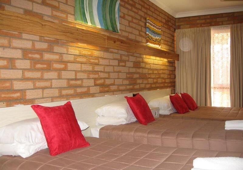 فندق Golden Harvest Motor Inn Moree