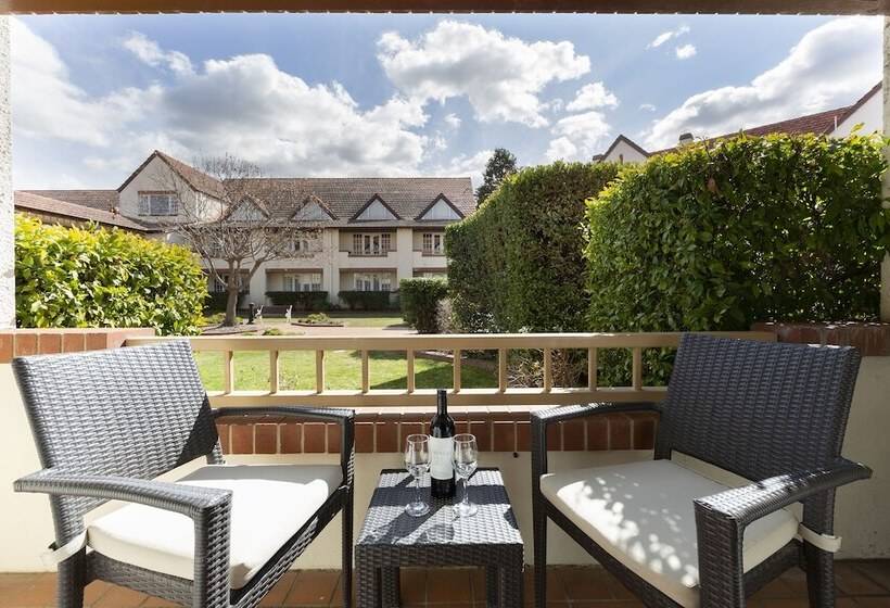 هتل Mercure Canberra