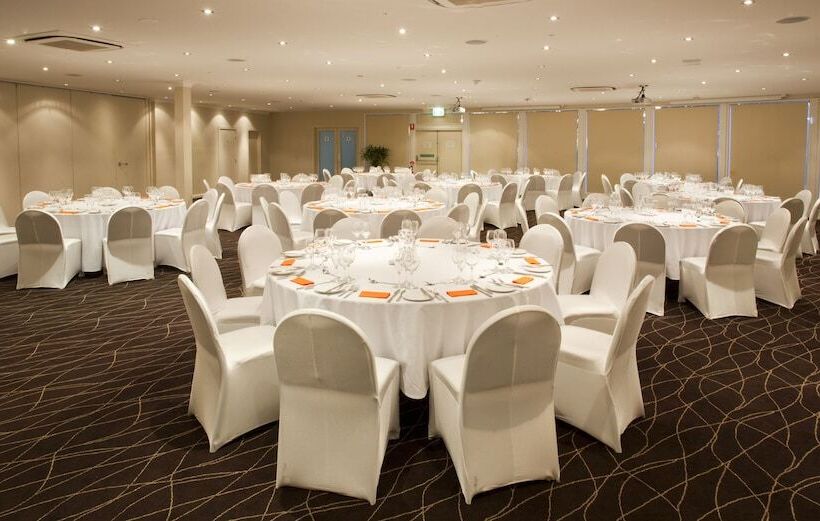 هتل Mercure Canberra