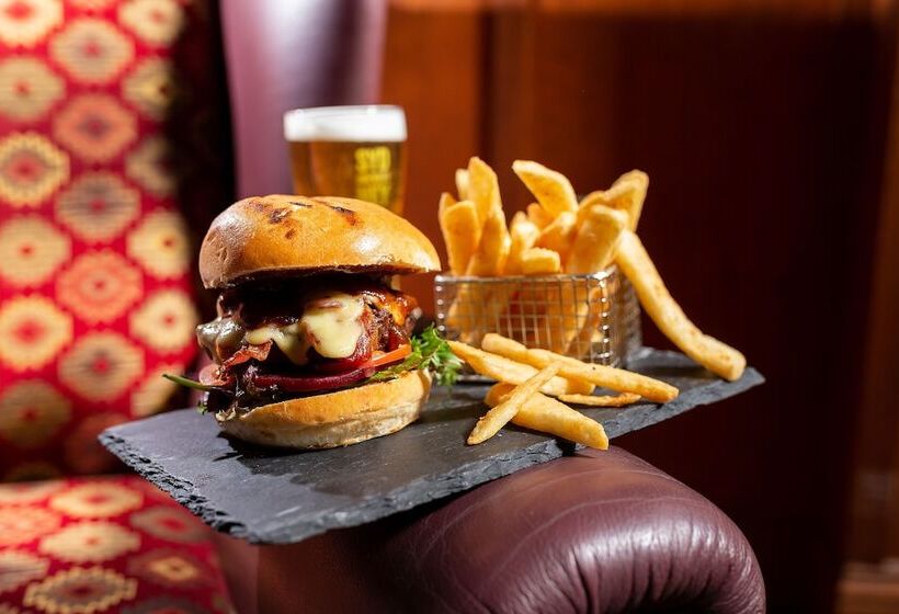 هتل Mercure Canberra