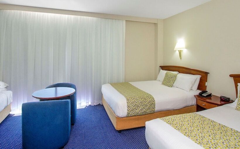 هتل Noah S On The Beach