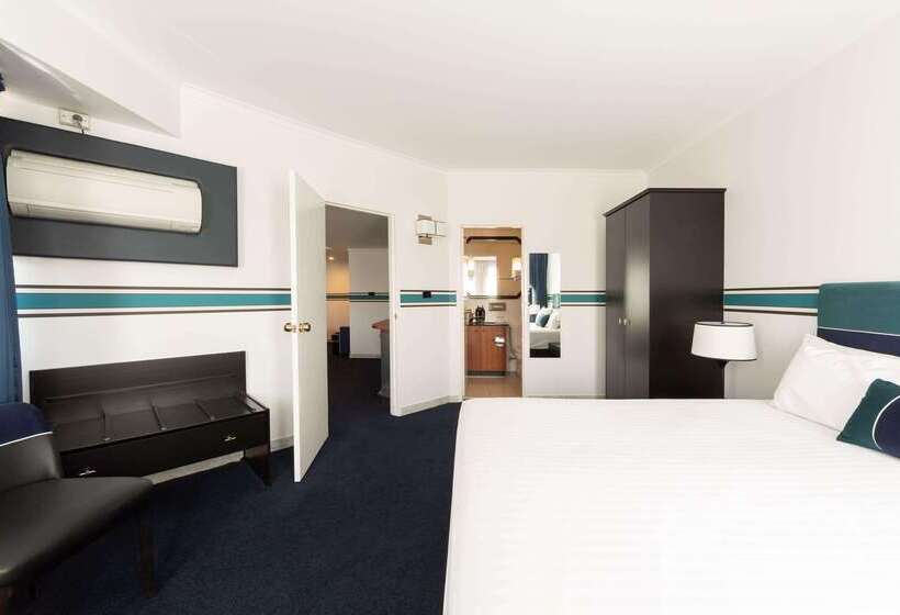 هتل Ramada Diplomat Canberra
