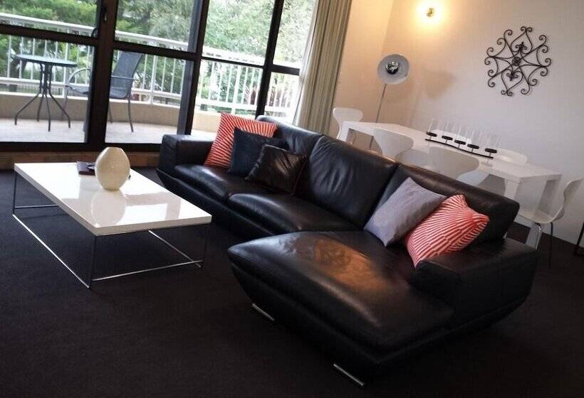 Kirribilli Riverfront Apartments