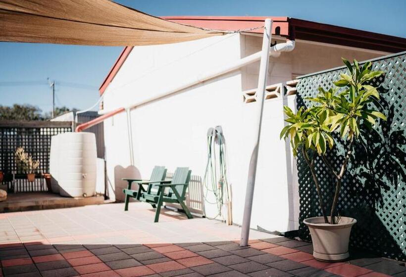 Motel Poinsettia