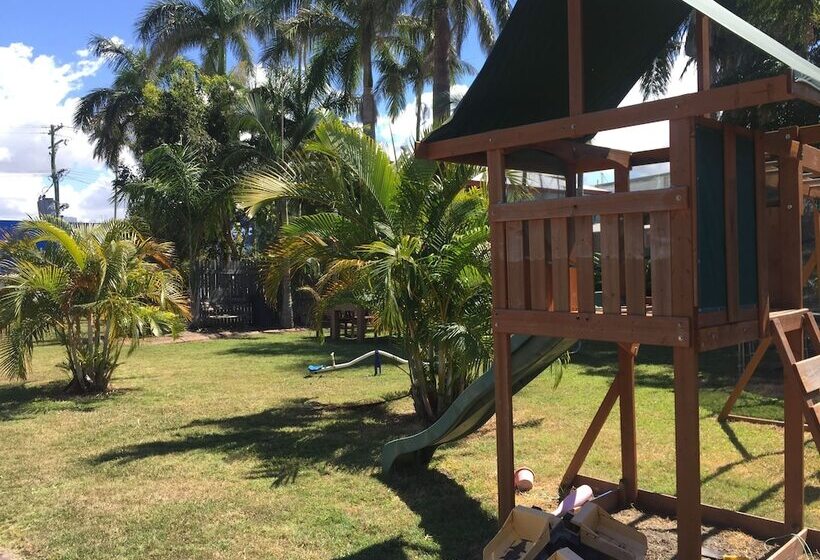 Paradise Motel
