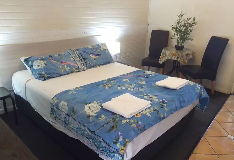 Paradise Motel
