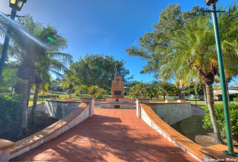 Queens Hotel & Motel