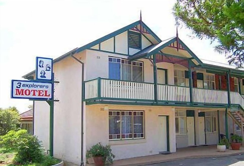Three Explorers Motel