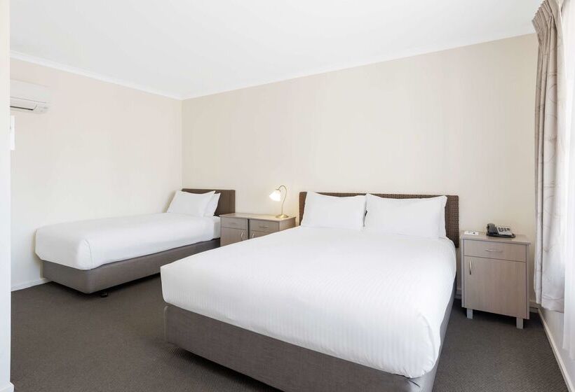 בית מלון כפרי Best Western Olde Maritime Motor Inn