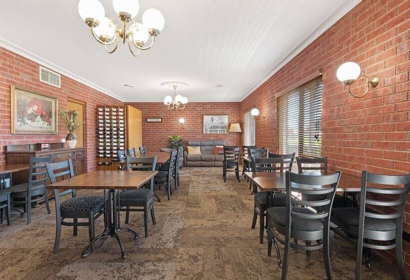 Отель Burke And Wills Motor Inn Swan Hill