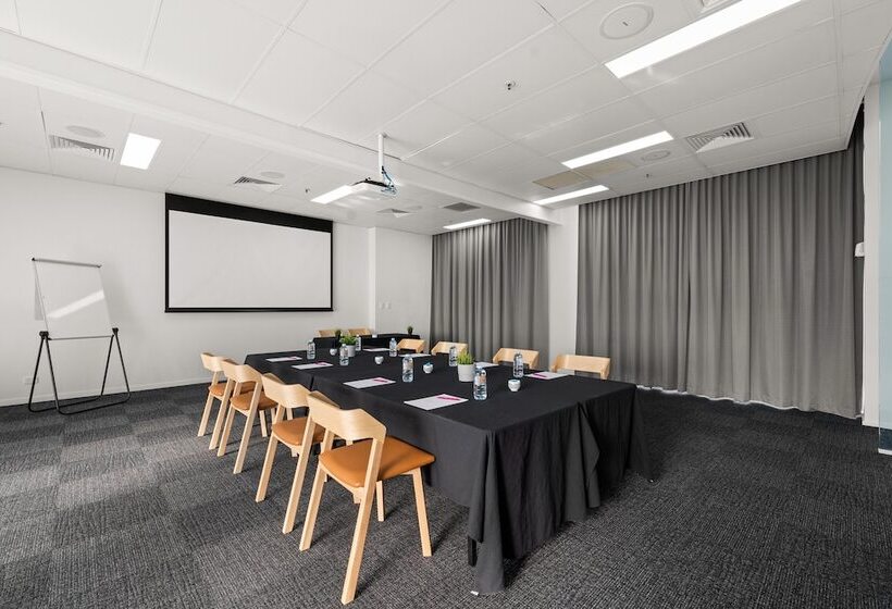 هتل Crowne Plaza Surfers Paradise, An Ihg