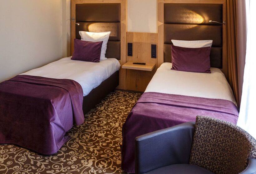 هتل Restaurant Van Der Valk Nivelles Sud